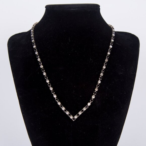 VINTAGE 1980's BLACK AND SILVER RHINESTONE EARRING AND NECKLACE SET - Picture 4 of 13